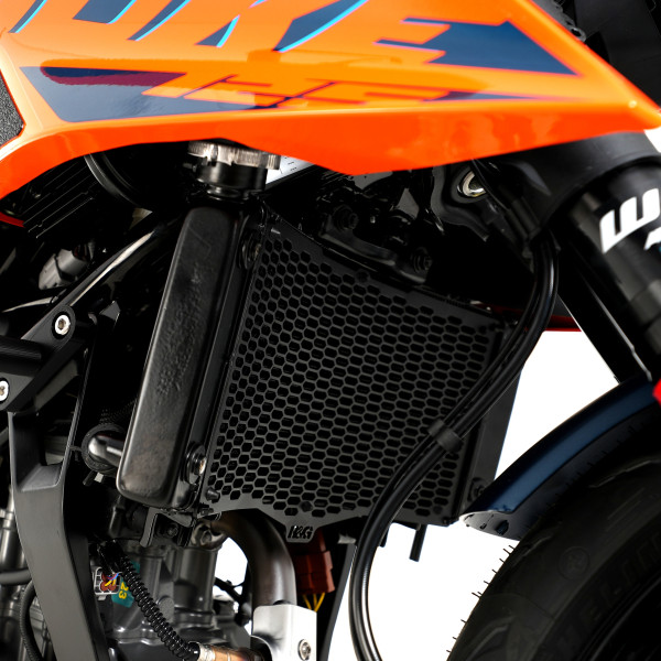 R&G PRO Radiator Guard for KTM RC 390 / 125 / 200 '22-, Duke 125/250/390 '24-, Husqvarna Vitpilen 401 '24-